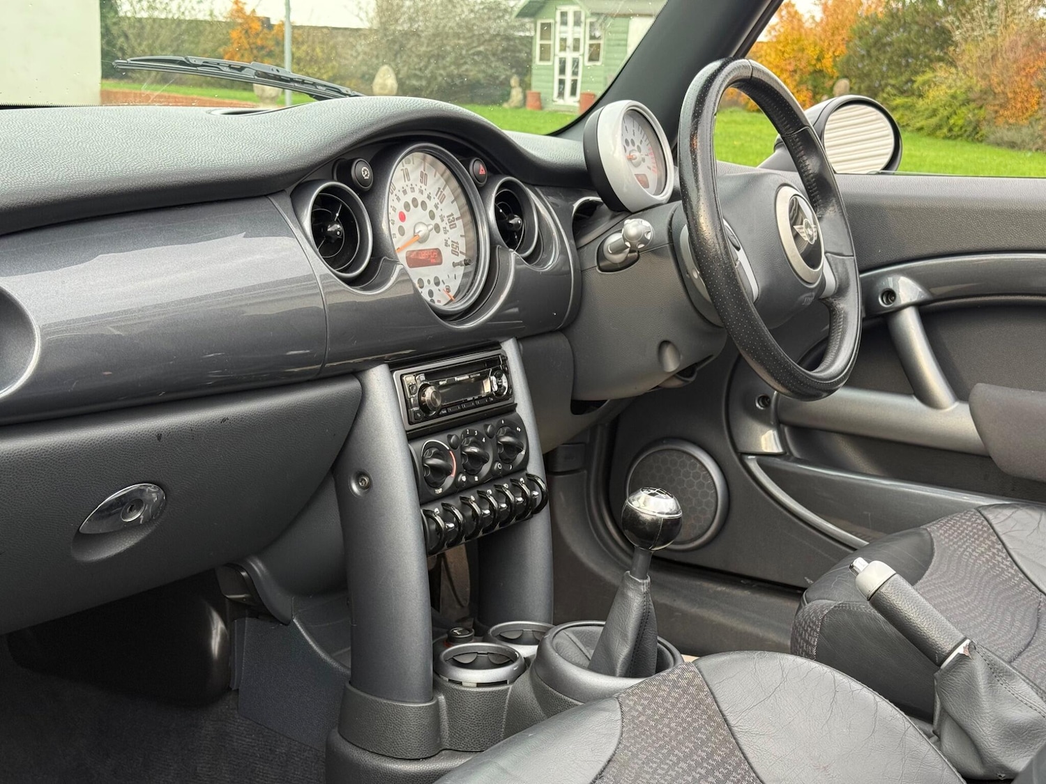 Used MINI Convertible 2004 for sale - 76607702: Photo 2