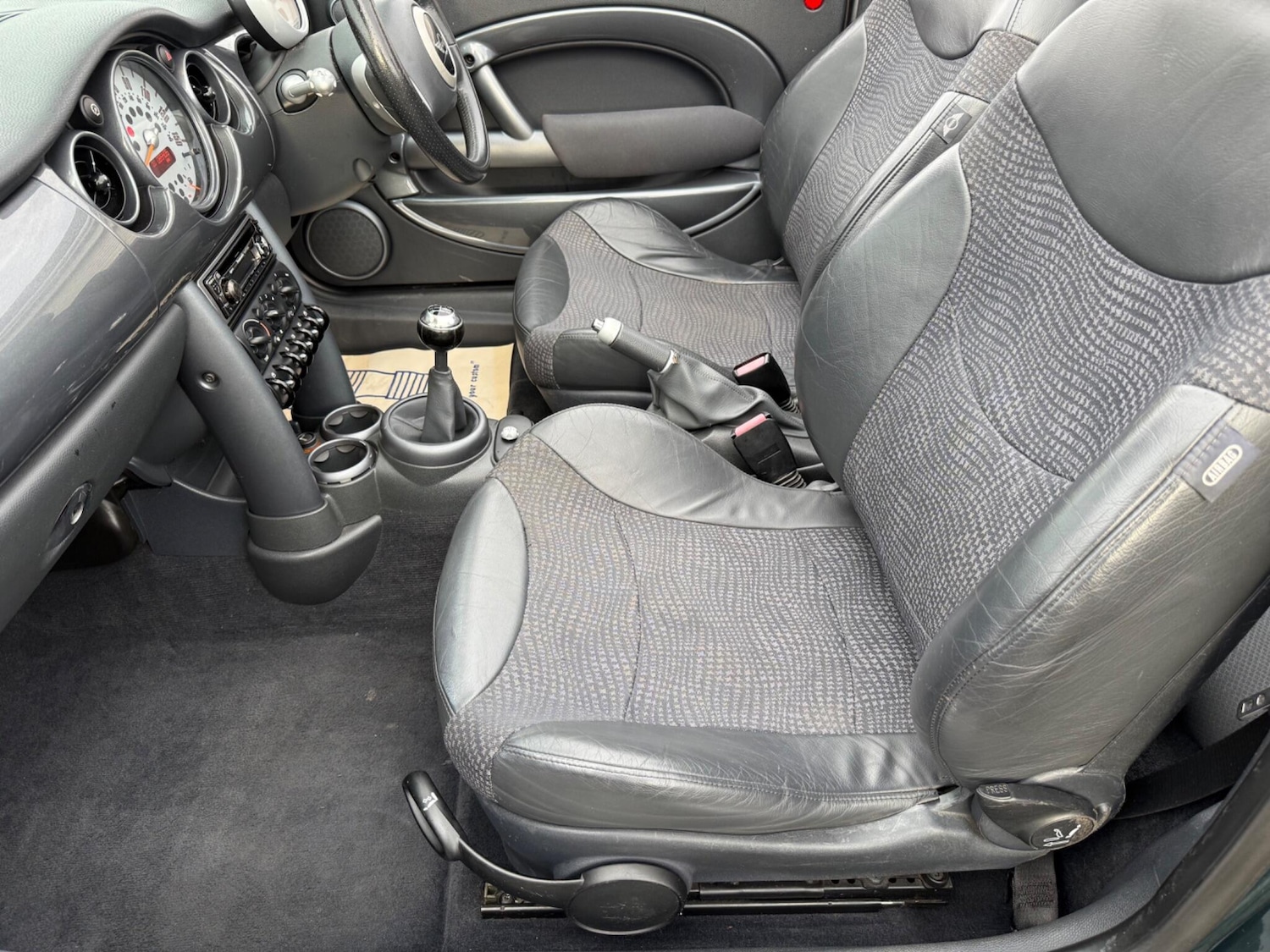 Used MINI Convertible 2004 for sale - 76607702: Photo 20