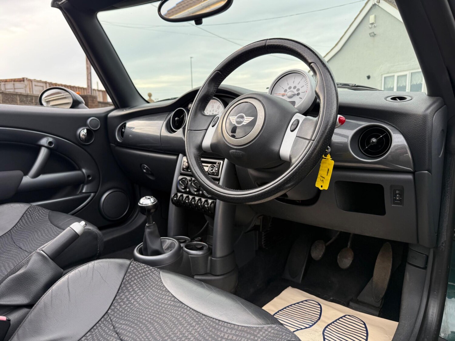 Used MINI Convertible 2004 for sale - 76607702: Photo 22