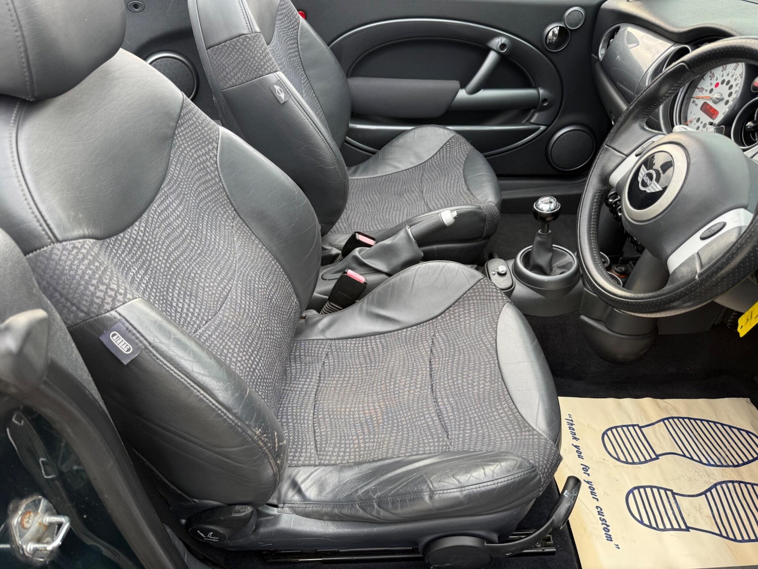 Used MINI Convertible 2004 for sale - 76607702: Photo 24