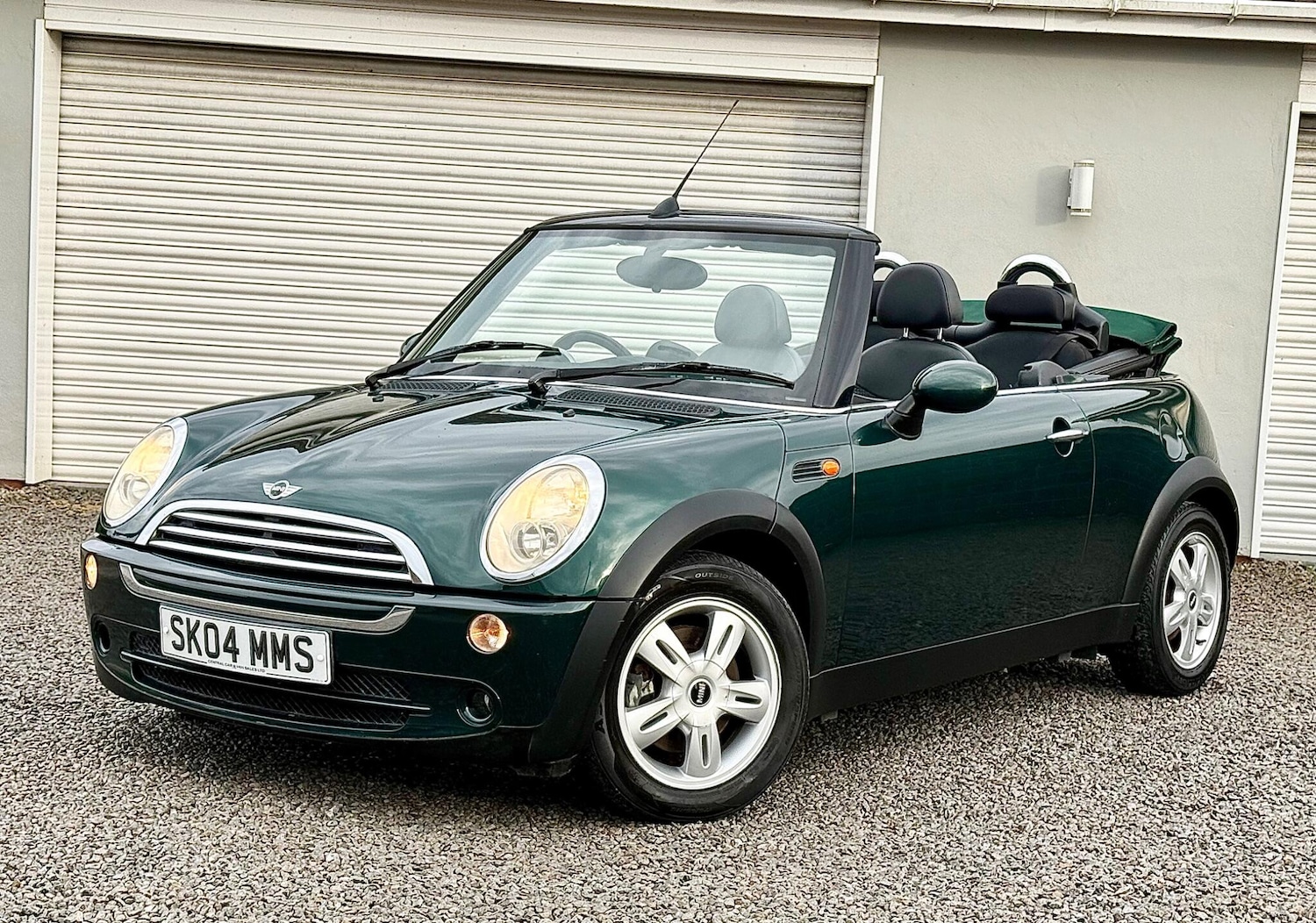 Used MINI Convertible 2004 for sale - 76607702: Photo 8