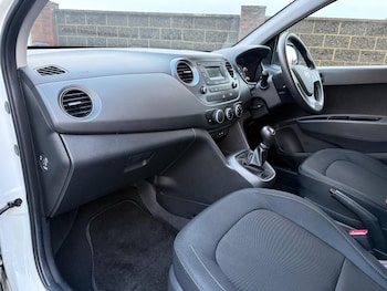 Used Hyundai i10 2018 for sale - 76823988: Photo