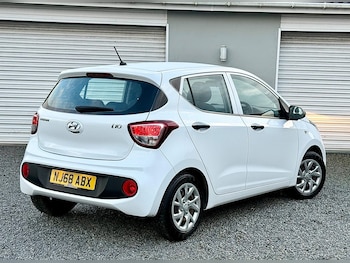 Used Hyundai i10 2018 for sale - 76823988: Photo