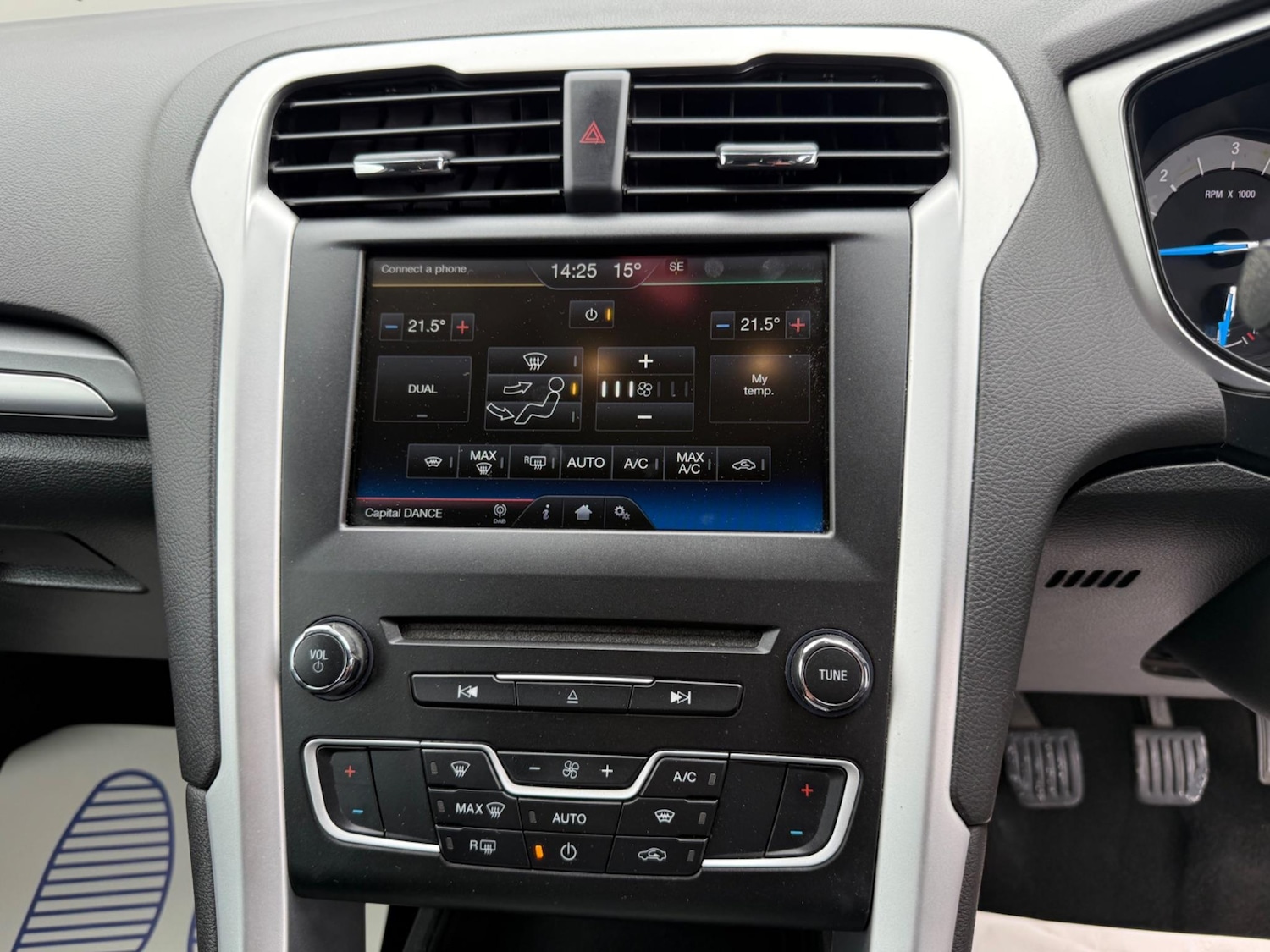 Used Ford Mondeo 2015 for sale - 76608178: Photo 40