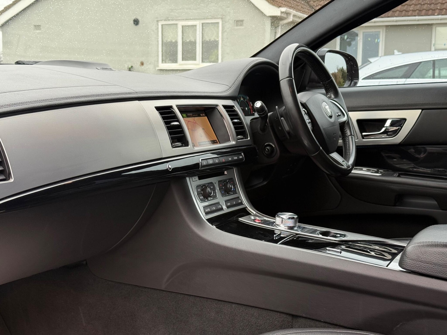 Used Jaguar XF 2015 for sale - 76613376: Photo 2