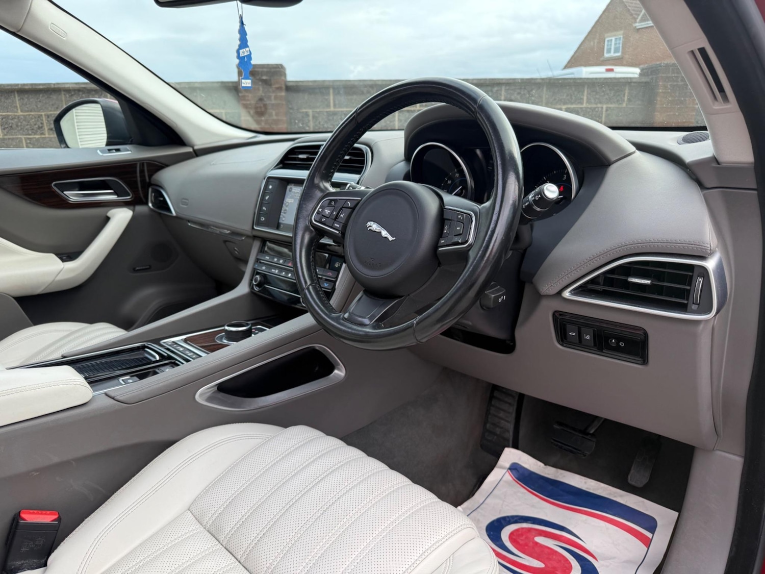 Used Jaguar F-Pace 2016 for sale - 76608552: Photo 23