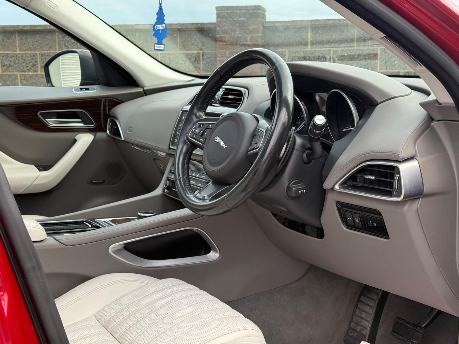 Used Jaguar F-Pace 2016 for sale - 76608552: Photo 24