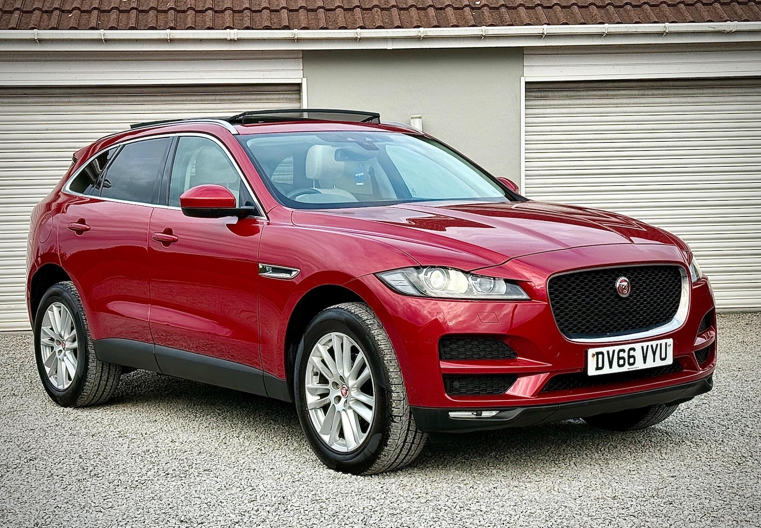 Used Jaguar F-Pace 2016 for sale - 76608552: Photo 4