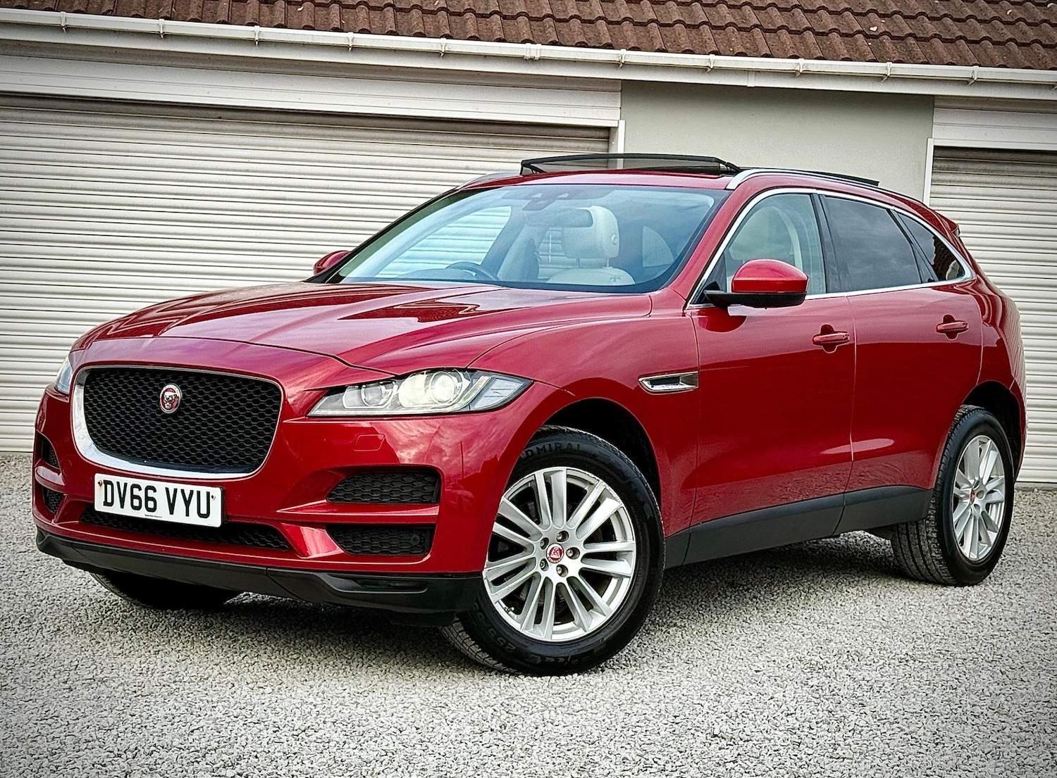 Used Jaguar F-Pace 2016 for sale - 76608552: Photo 8