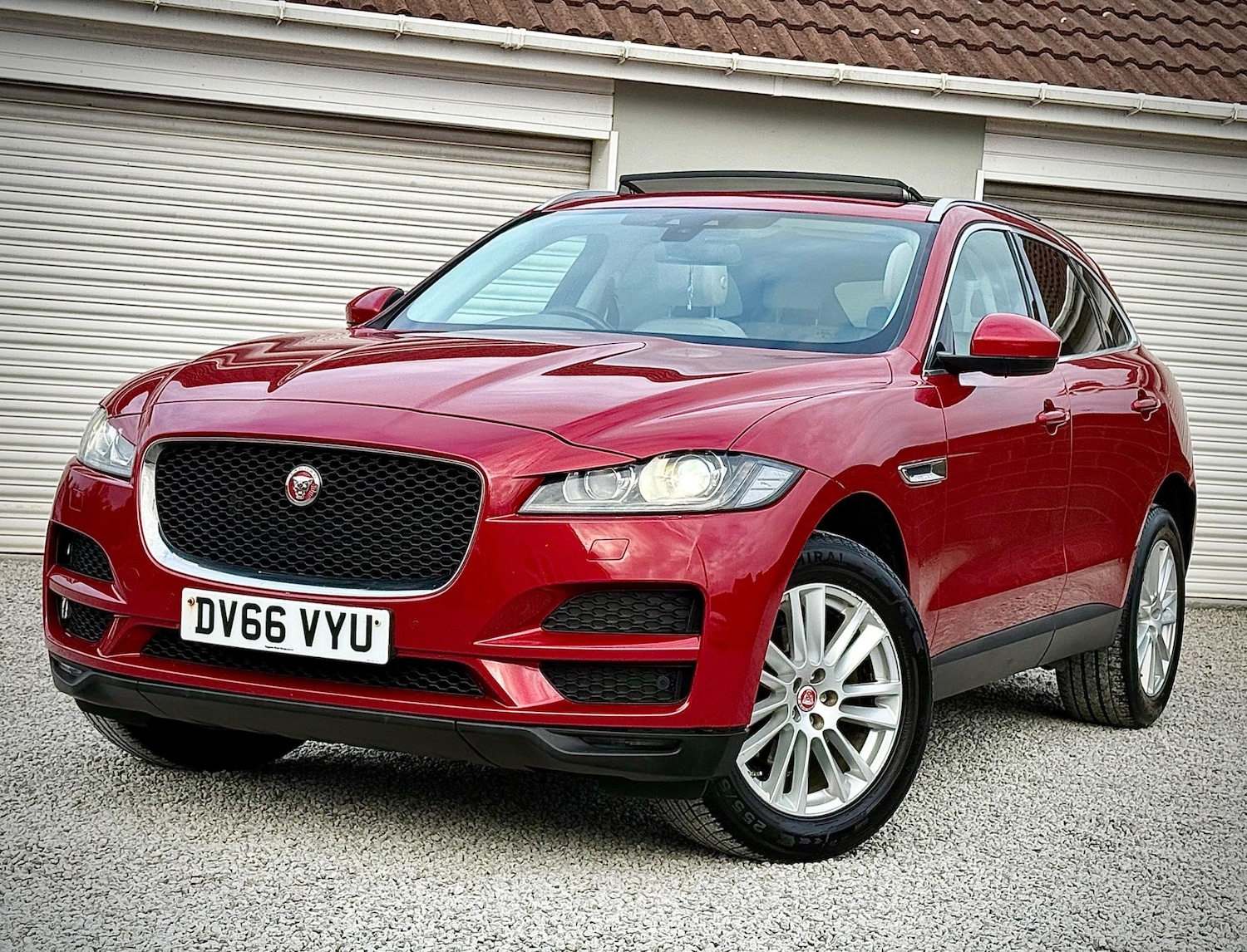 Used Jaguar F-Pace 2016 for sale - 76608552: Photo 9