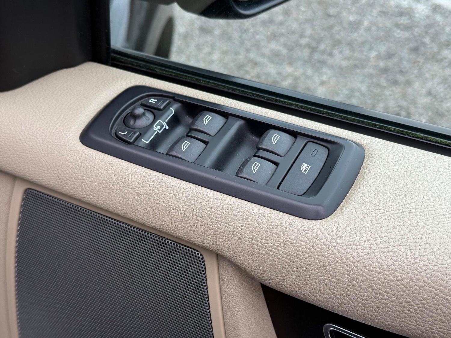 Used Land Rover Discovery 4 2009 for sale - 77597930: Photo 46