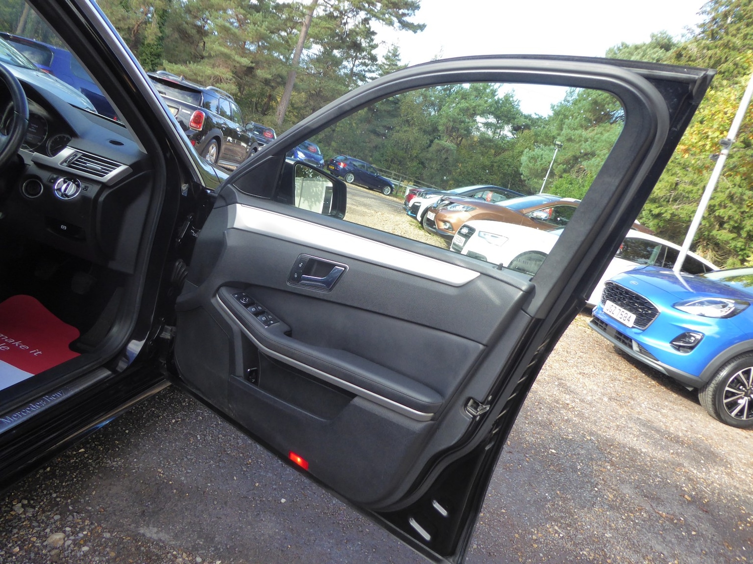 Used Mercedes-Benz E Class 2010 for sale - 76376879: Photo 29