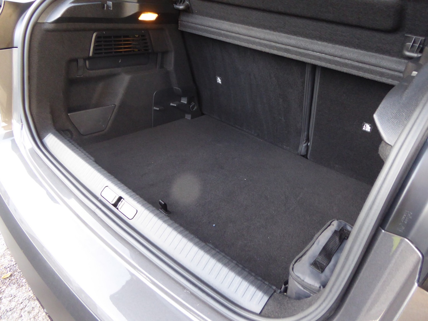 Used Citroen e-C4 2023 for sale - 76605692: Photo 15