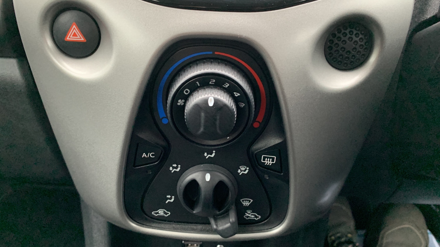 Used Peugeot 108 2016 for sale - 77613606: Photo 33