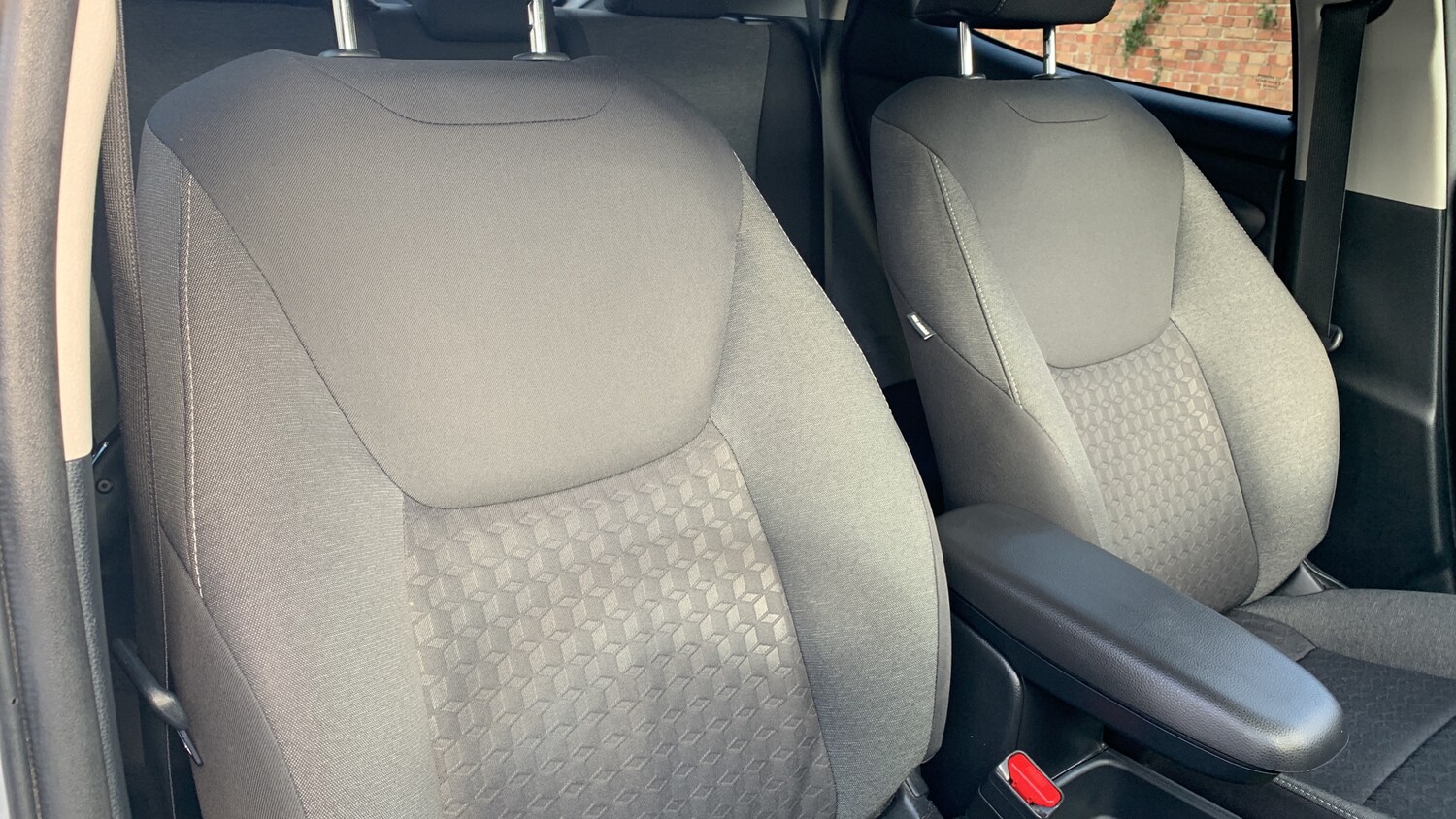 Used Toyota Yaris 2023 for sale - 77647409: Photo 42