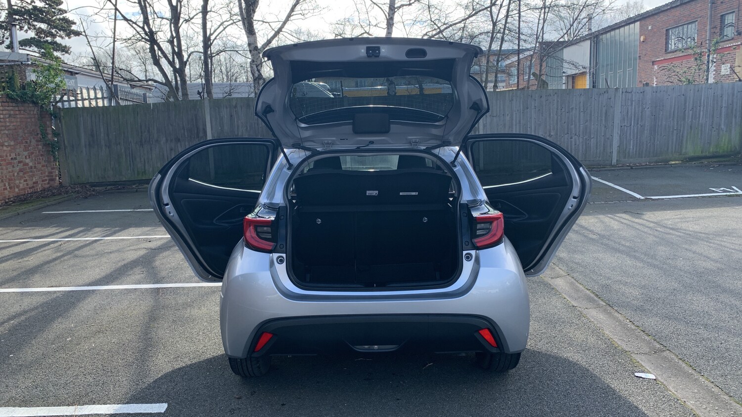 Used Toyota Yaris 2023 for sale - 77647409: Photo 53