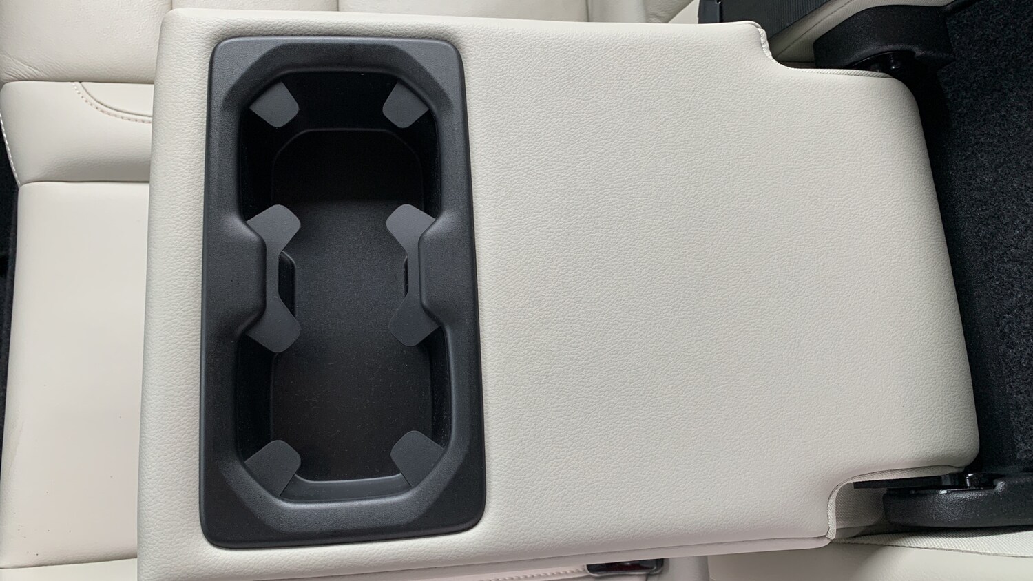 Used Volvo XC40 2022 for sale - 75811422: Photo 56