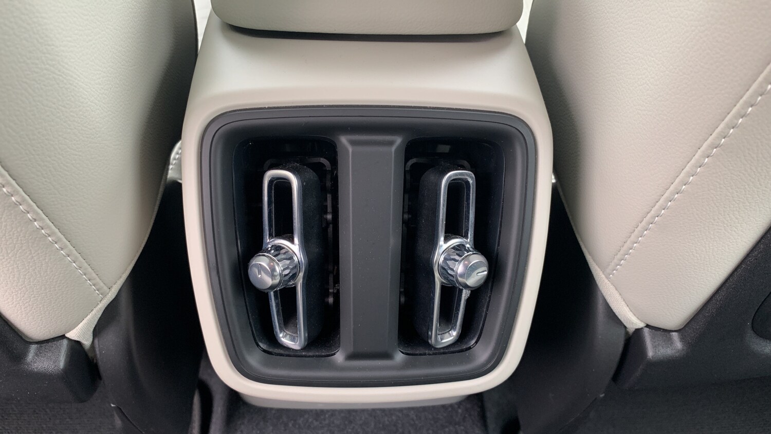 Used Volvo XC40 2022 for sale - 75811422: Photo 57