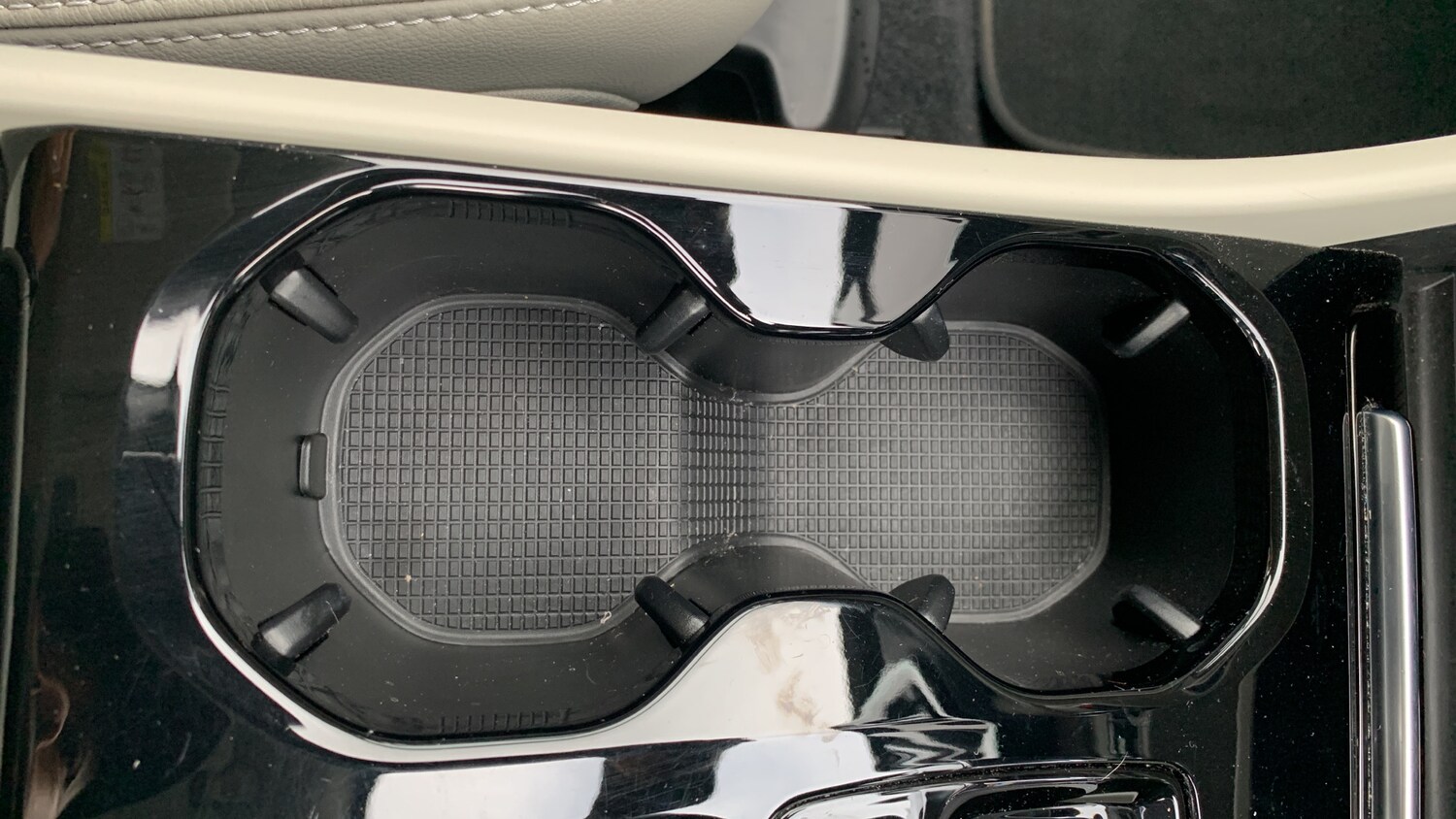 Used Volvo XC40 2022 for sale - 75811422: Photo 60