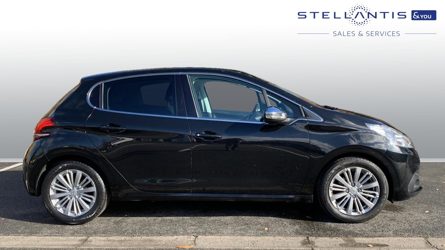 Used Peugeot 208 2017 for sale - 76500502: Photo 2