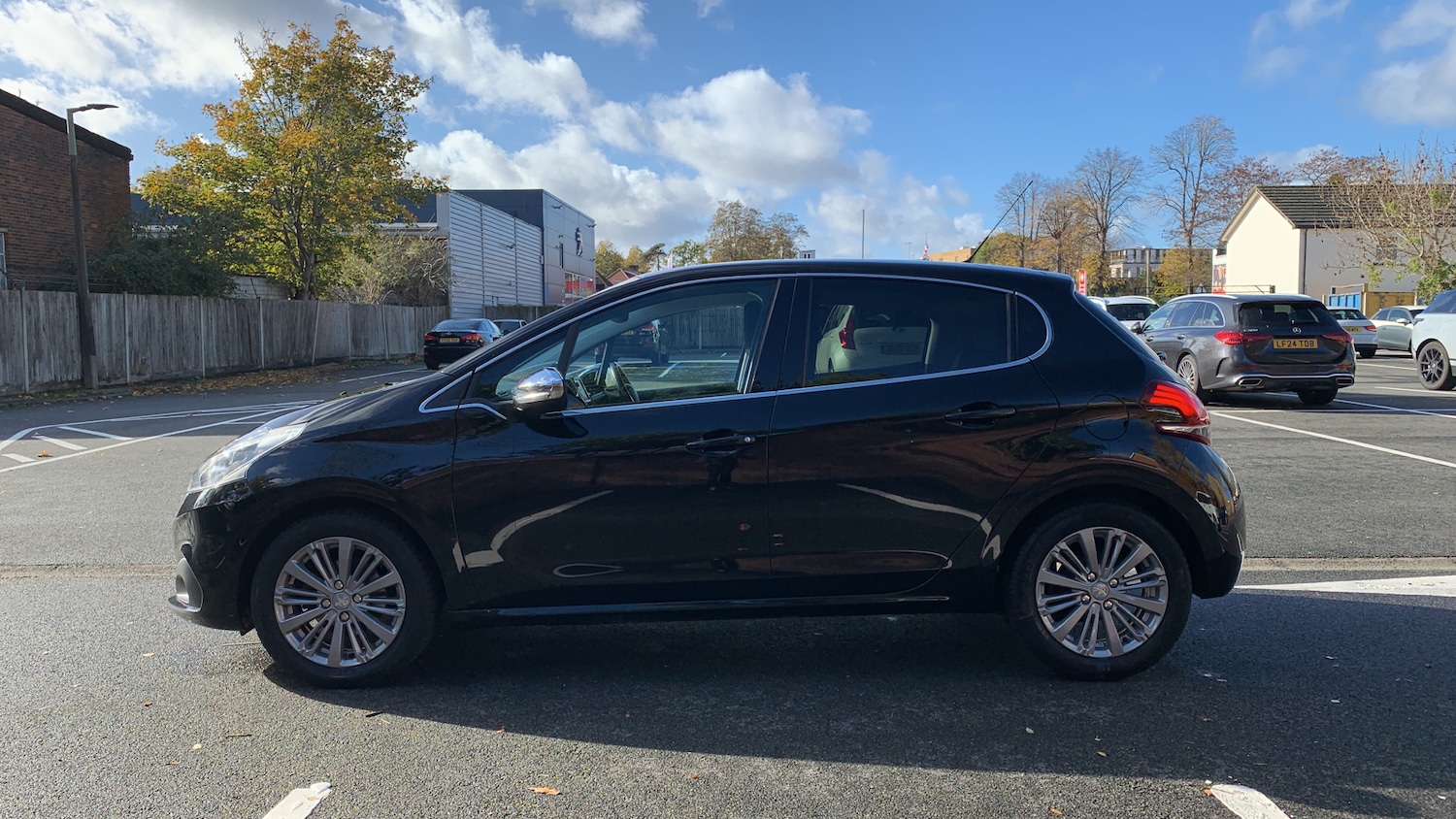 Used Peugeot 208 2017 for sale - 76500502: Photo 6