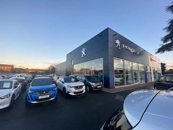 Used Peugeot 5008 2023 for sale - 79742612: Photo
