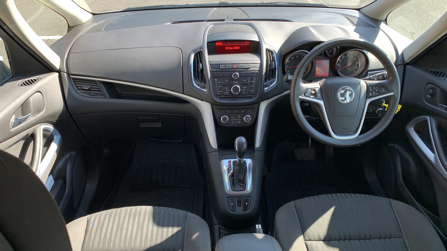 Used Vauxhall Zafira Tourer 2016 for sale - 75929322: Photo 4