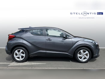 Used Toyota C-HR 2018 for sale - 75432123: Photo
