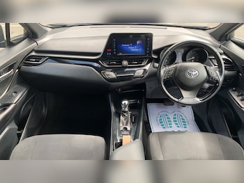 Used Toyota C-HR 2018 for sale - 75432123: Photo