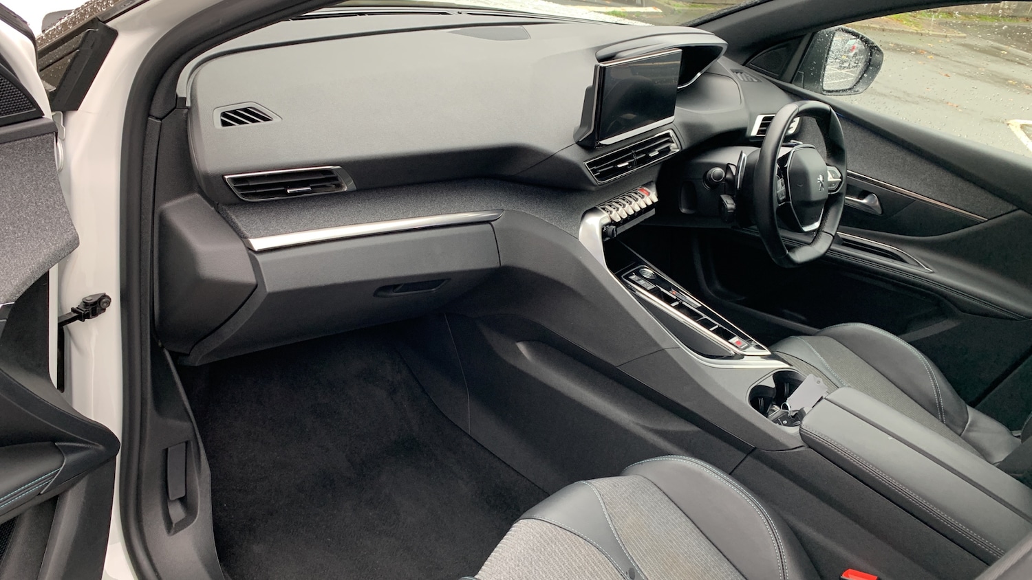 Used Peugeot 3008 2023 for sale - 77018078: Photo 12