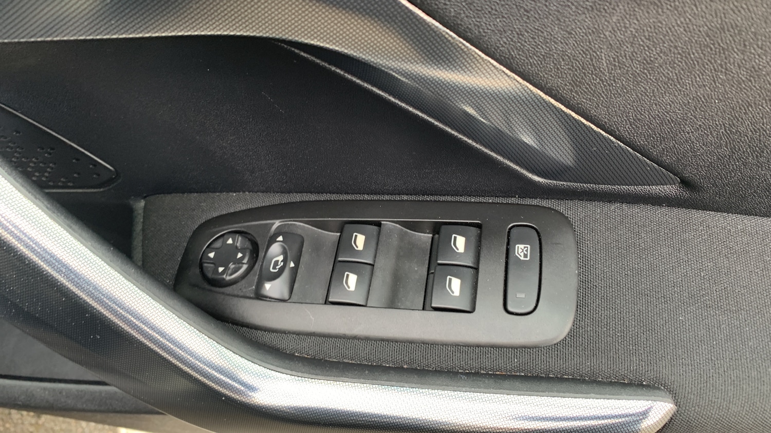 Used Peugeot 2008 2018 for sale - 77659711: Photo 22