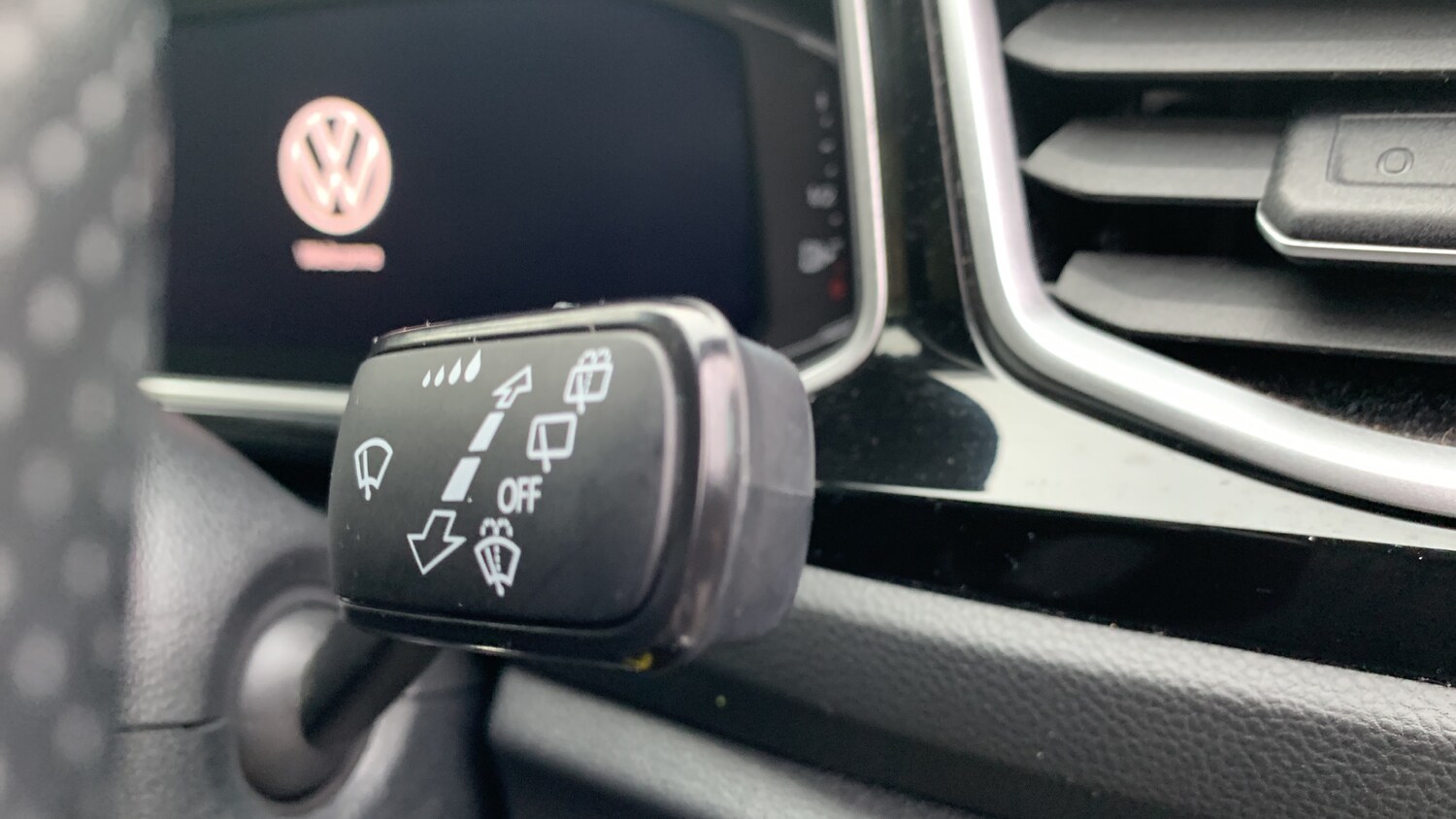 Used Volkswagen T-Roc 2023 for sale - 77457178: Photo 28