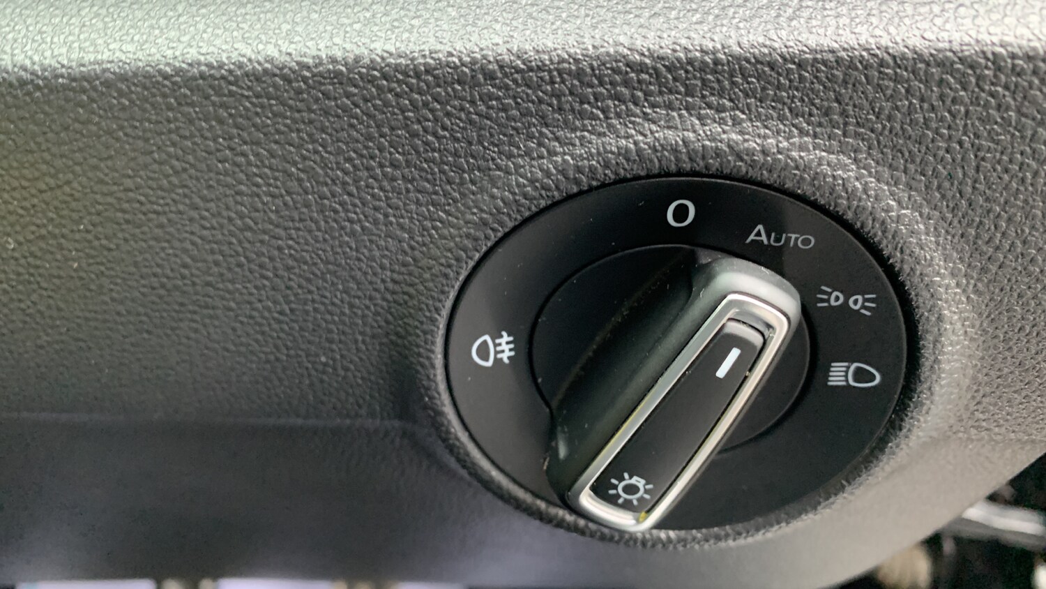 Used Volkswagen T-Roc 2023 for sale - 77457178: Photo 34