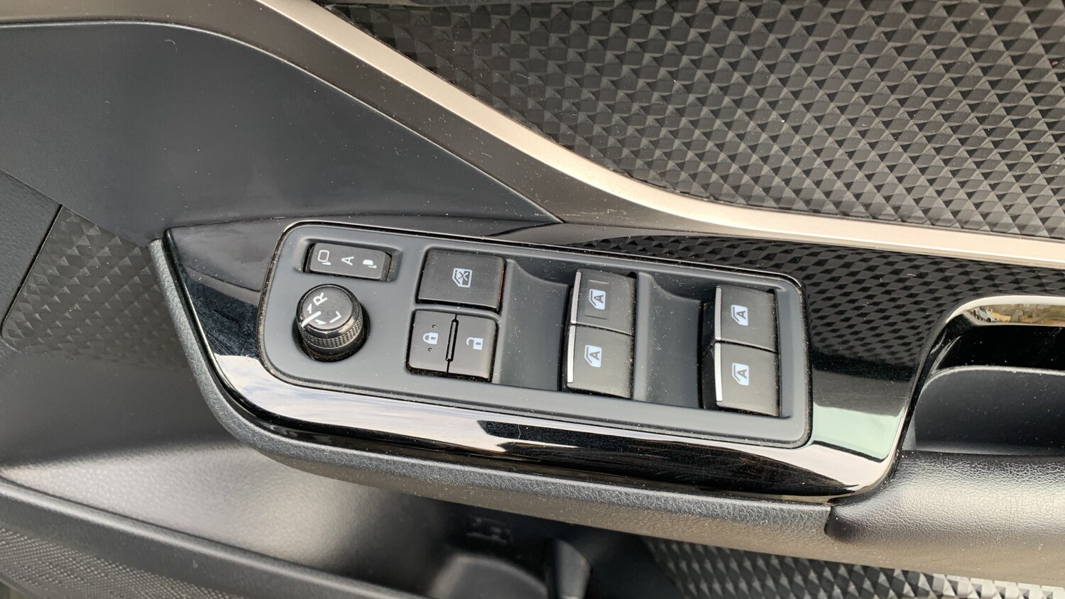 Used Toyota C-HR 2019 for sale - 76389567: Photo 22