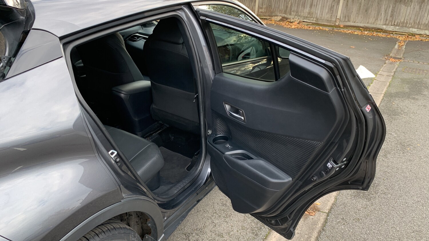 Used Toyota C-HR 2019 for sale - 76389567: Photo 50