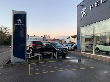 Used Peugeot 2008 2024 for sale - 76308011: Photo 3
