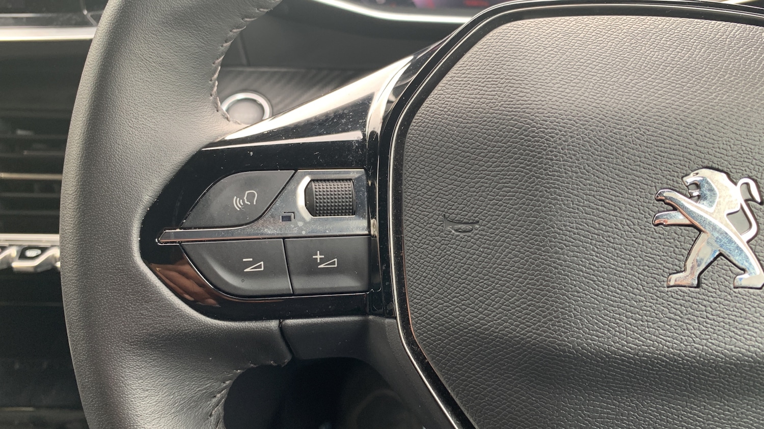 Used Peugeot 2008 2023 for sale - 76095582: Photo 23