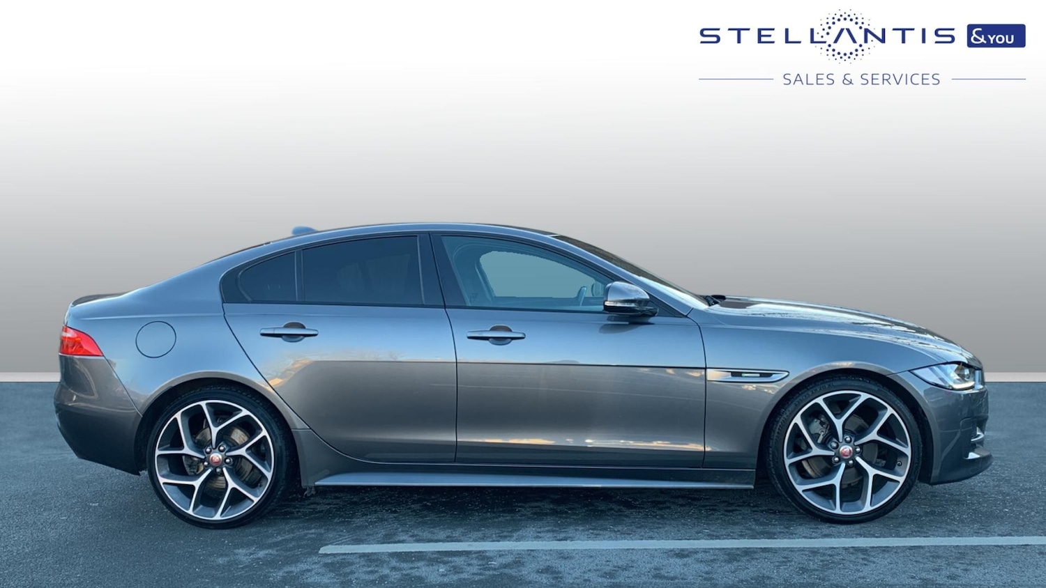 Used Jaguar XE 2019 for sale - 77092076: Photo 2