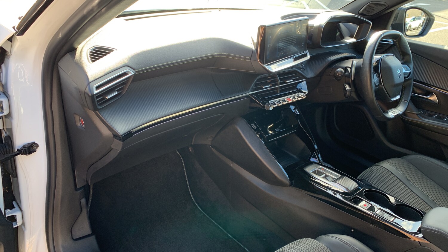 Used Peugeot 2008 2023 for sale - 76389566: Photo 12