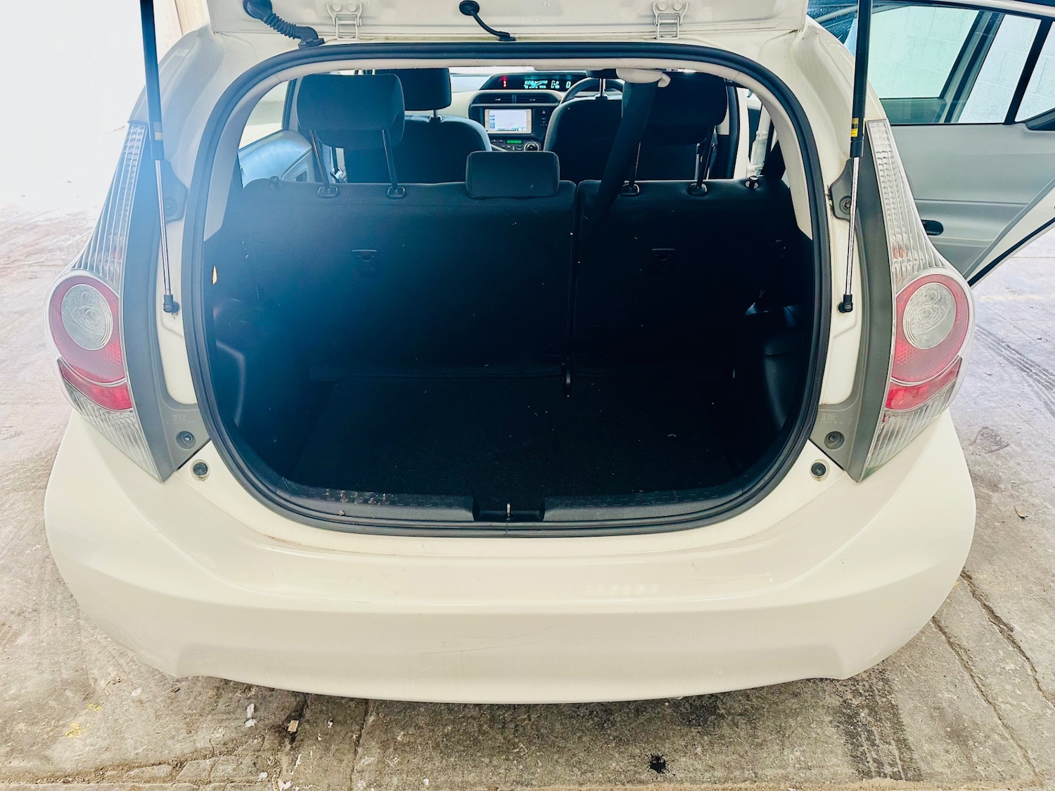 Used Toyota Aqua 2024 for sale - 76566695: Photo 11