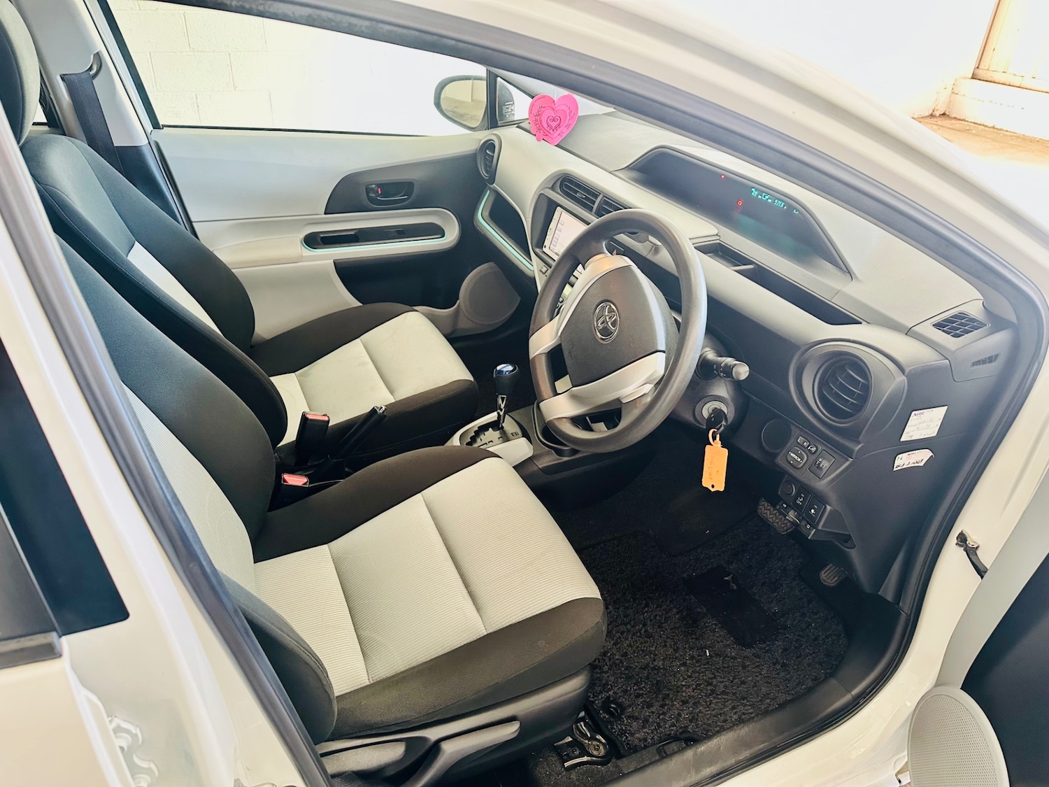 Used Toyota Aqua 2024 for sale - 76566695: Photo 9