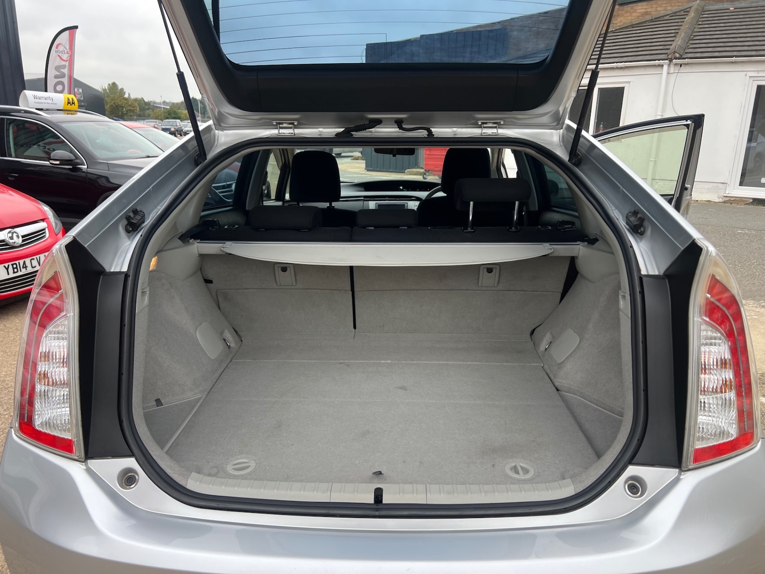 Used Toyota Prius 2024 for sale - 76422122: Photo 11