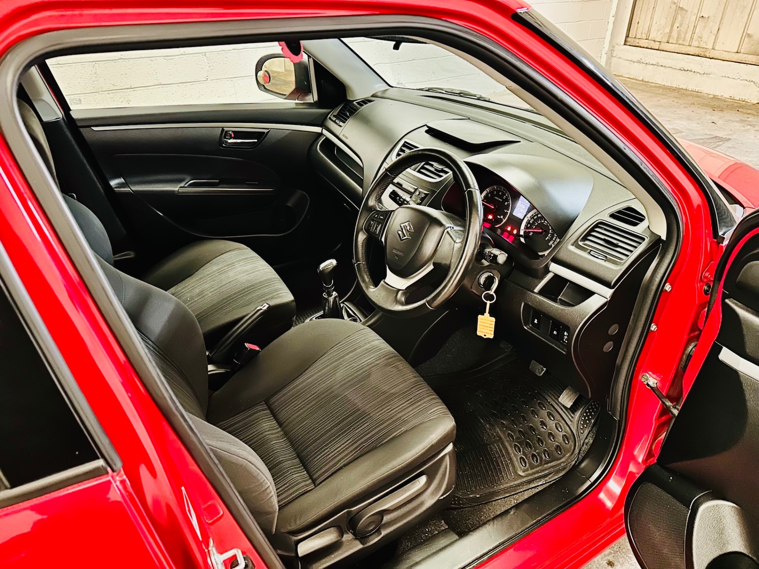 Used Suzuki Swift 2014 for sale - 76534957: Photo 9