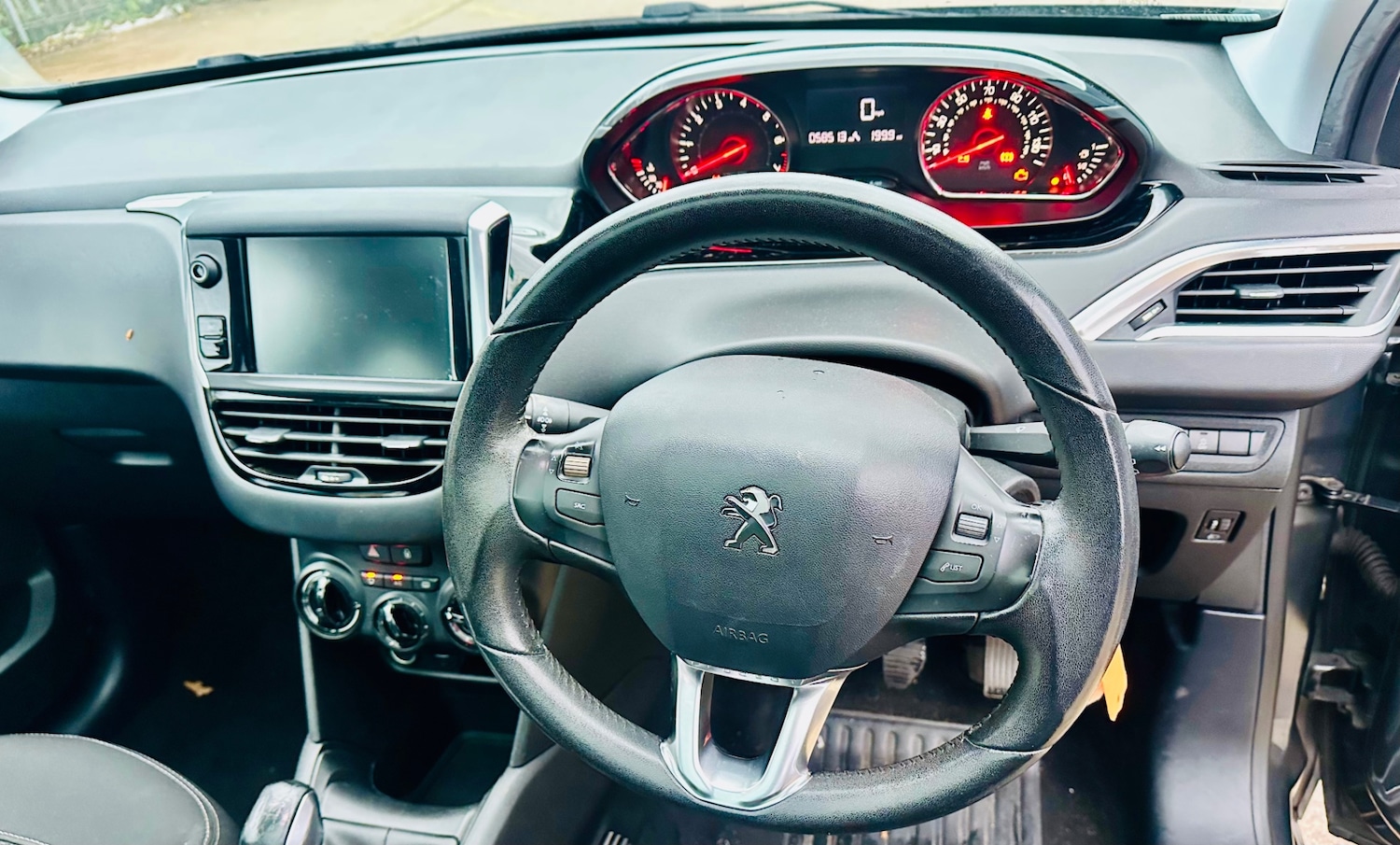 Used Peugeot 208 2015 for sale - 76882363: Photo 13