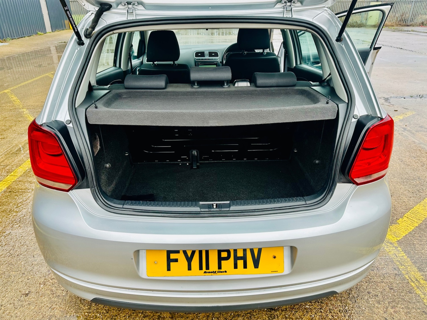 Used Volkswagen Polo 2011 for sale - 77272535: Photo 11