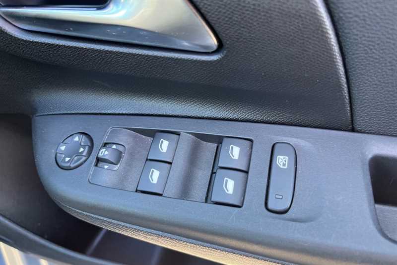 Used Vauxhall Corsa for sale - 77944129: Photo 16