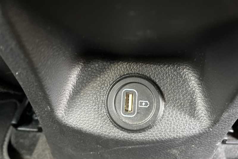 Used Kia Stonic 2023 for sale - 76447939: Photo 39