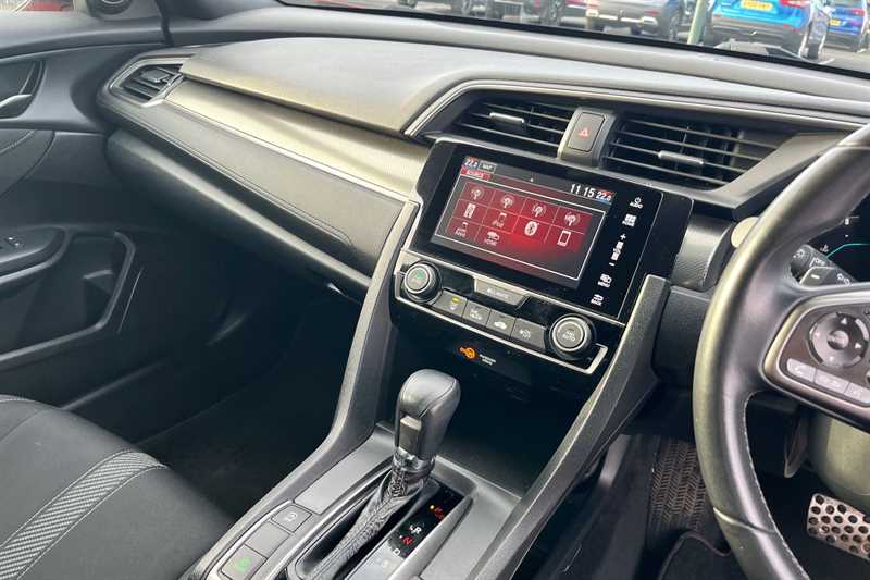 Used Honda Civic 2018 for sale - 76978131: Photo 14