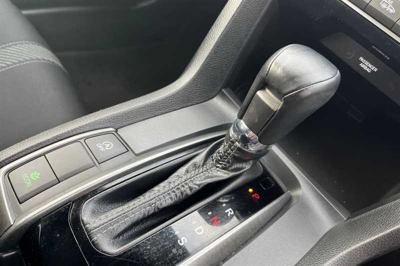 Used Honda Civic 2018 for sale - 76978131: Photo 20