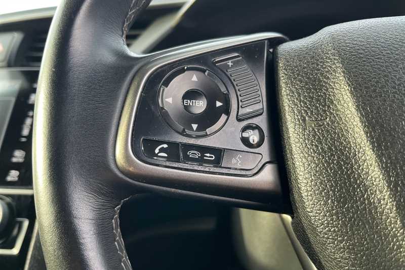 Used Honda Civic 2018 for sale - 76978131: Photo 21